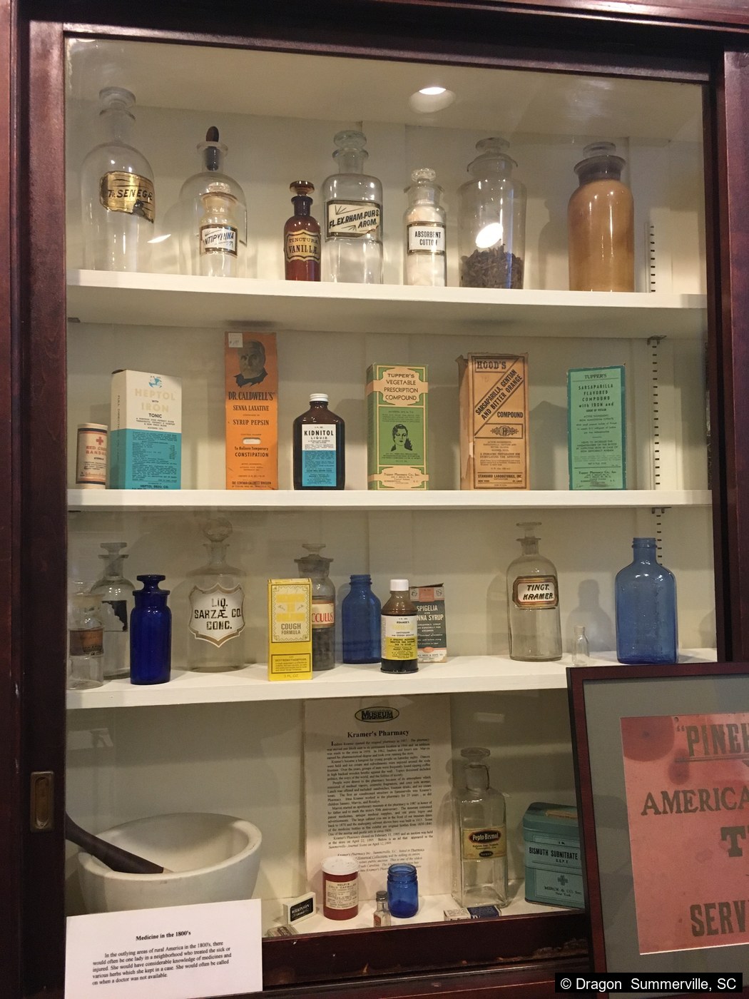Kromer's Pharmacy 1800s 药品柜