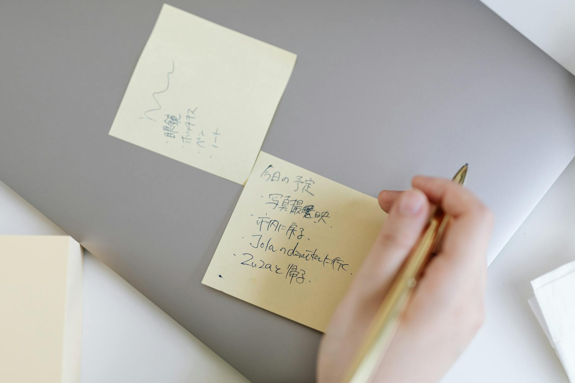 引言的”漏斗”结构:从背景到问题的四级缩放